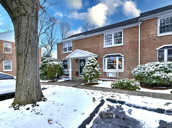 245 Sunnyridge Avenue APT 49, Fairfield, CT 06824