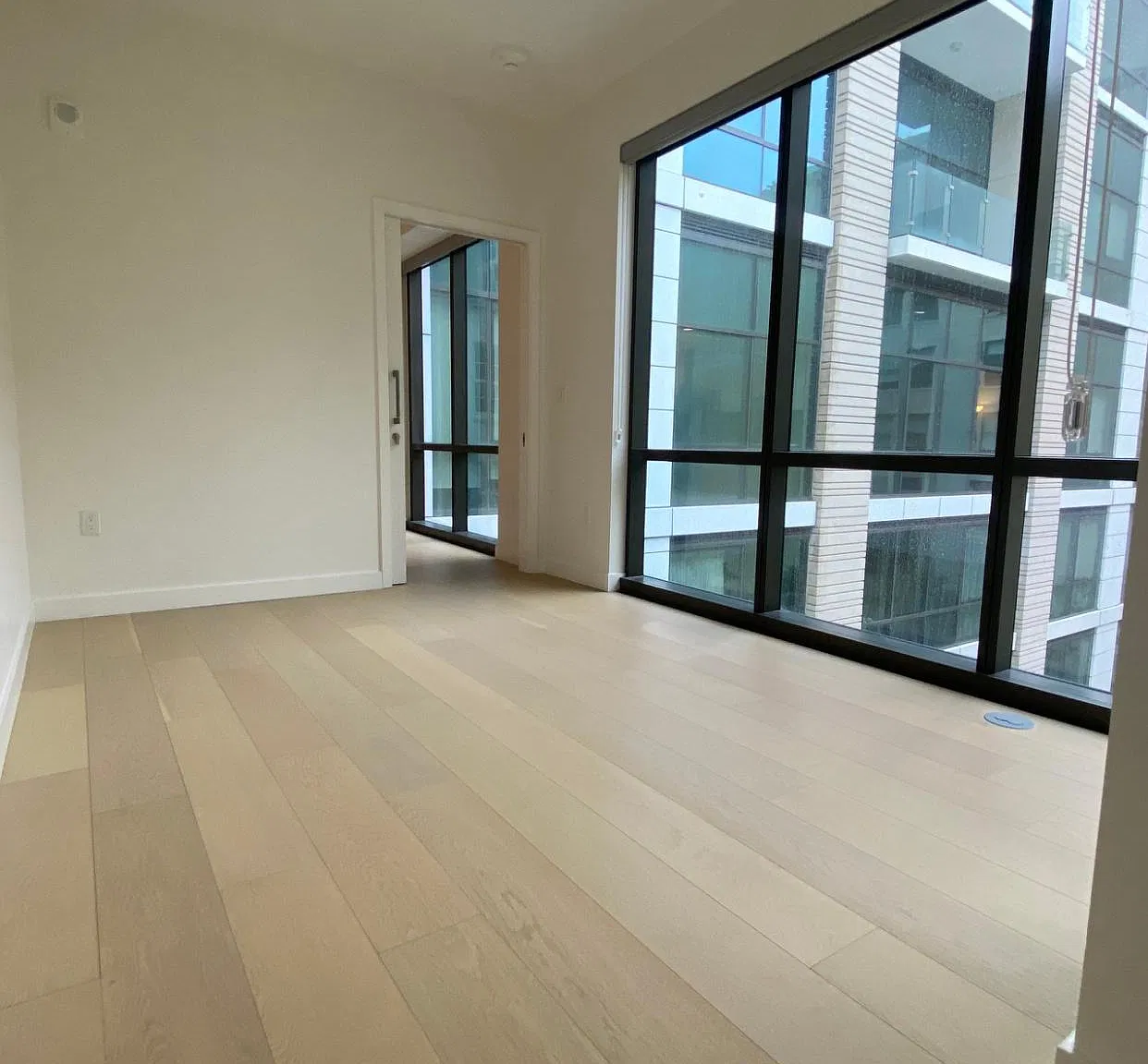 400 S Broadway Ave — Photo 1