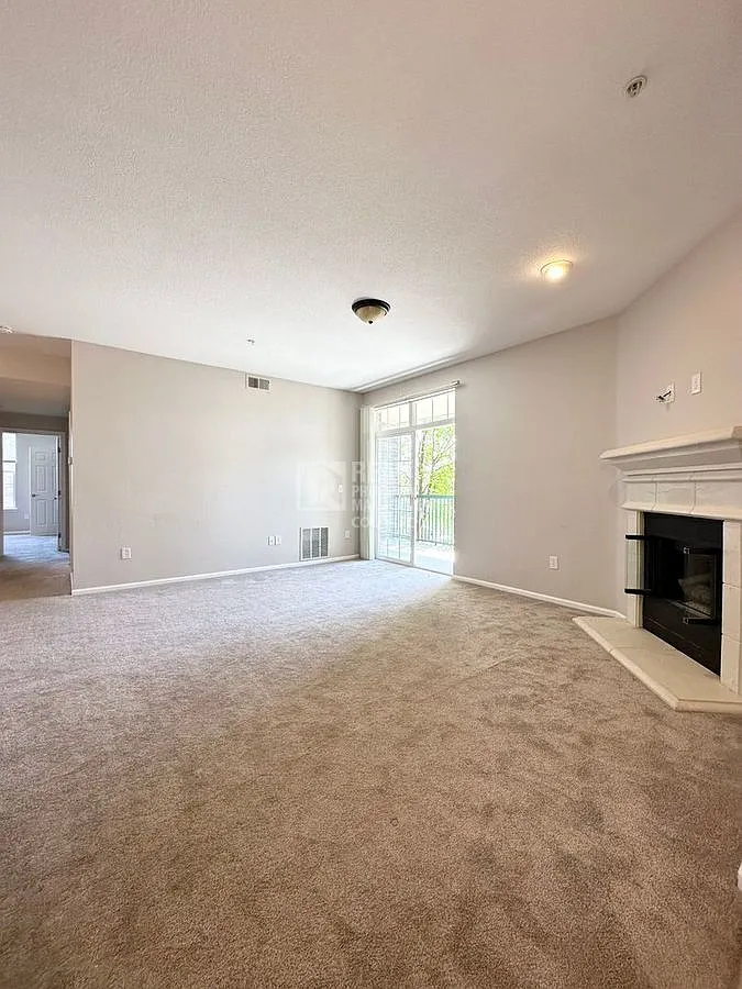 Spacious 2BR Condo with Pool Views, Garage & Resort-Style Community Amenities — Photo 3