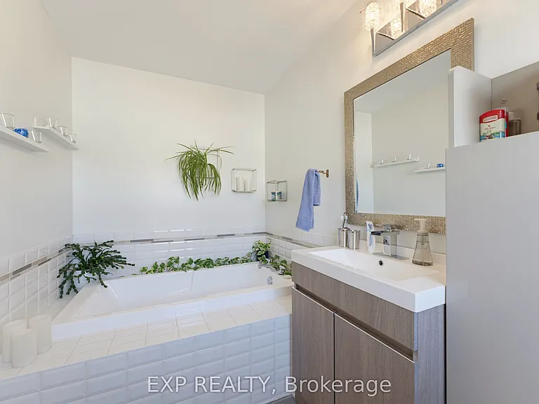 2215 Silverado Cres — Photo 21