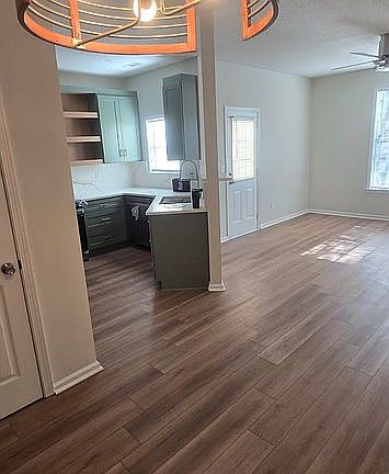 2nd image of 7681 Creekside Ln