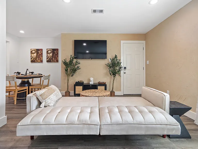 2615 Rosewood St — Photo 12
