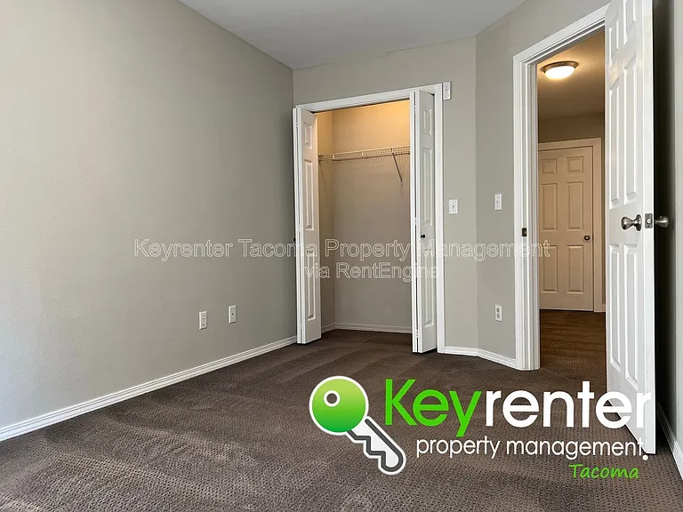 628 N Steele St — Photo 21