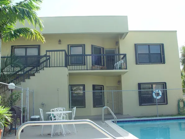 302 Lake Shore Dr APT 10, Lake Park, FL 33403