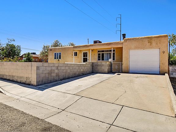 2nd image of 2201 Palomas Dr NE