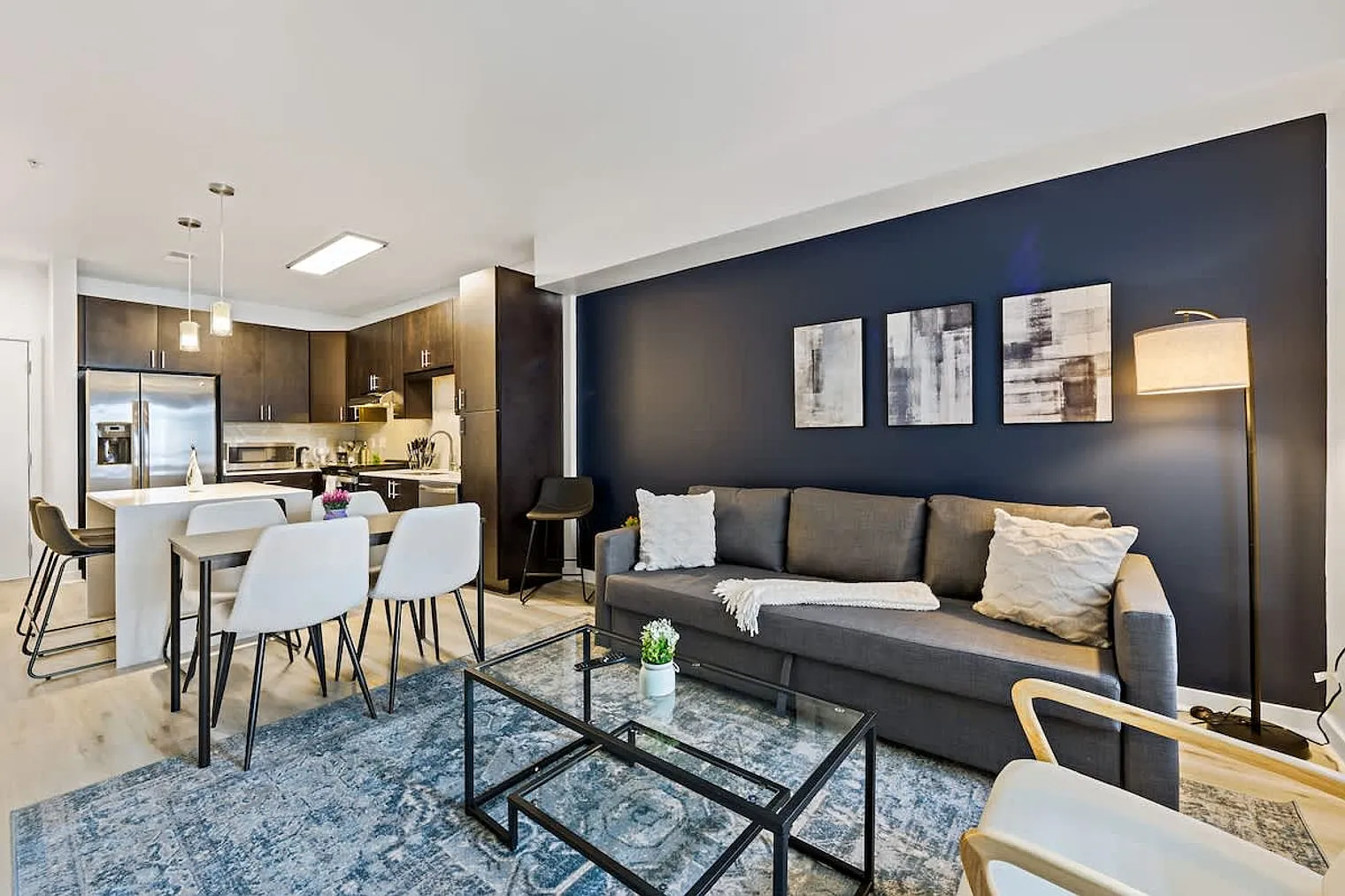 1 bed, 1.0 bath, 764 sqft, $4,141 — Photo 3