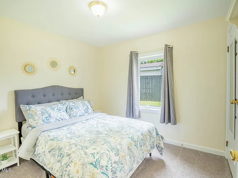 519 Sullivan Way — Photo 5