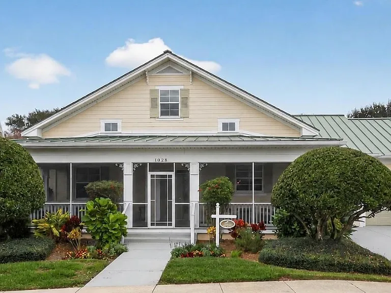 1028 Cottage Dr — Photo 1