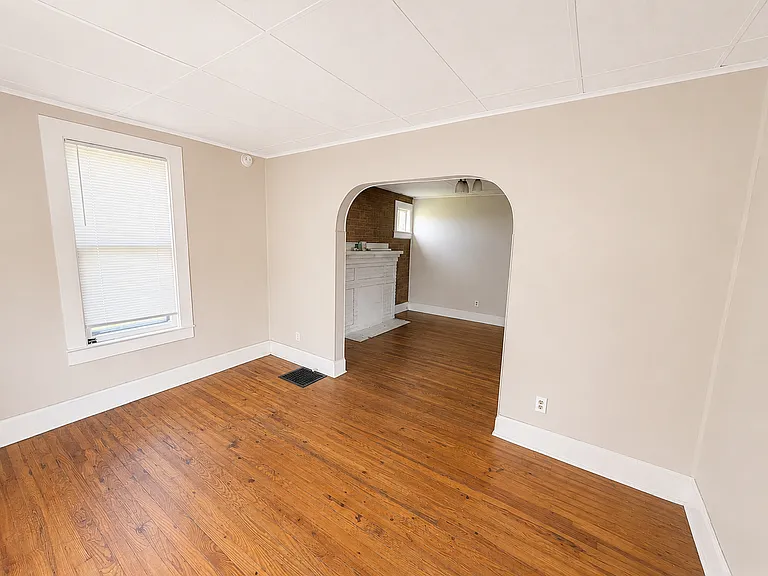 17 Poplar Ave — Photo 2