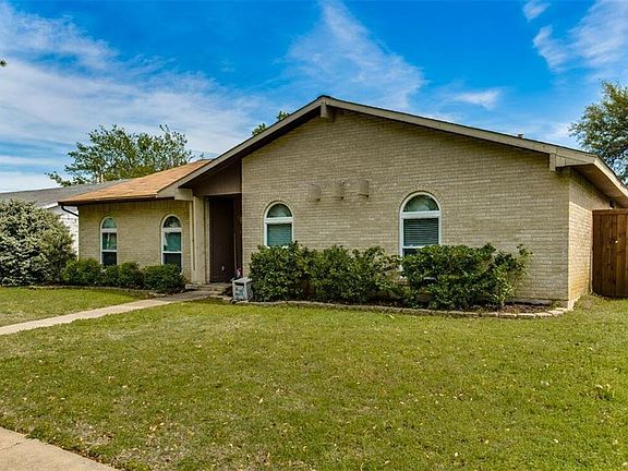 2nd image of 1832 Castille Dr