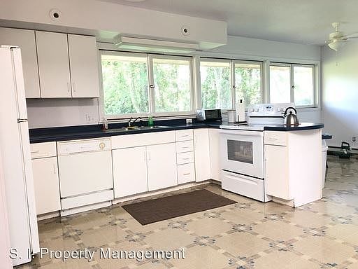 3rd image of 1197 E Walnut St APT 1
