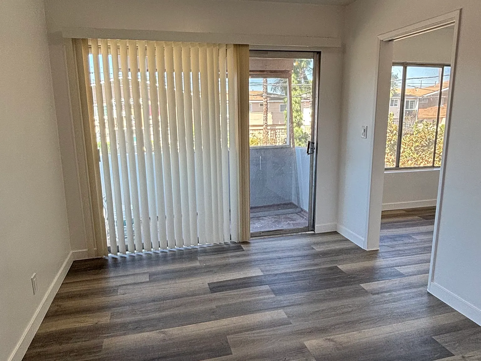 2 bed, 1000 sqft, $2,350 — Photo 2