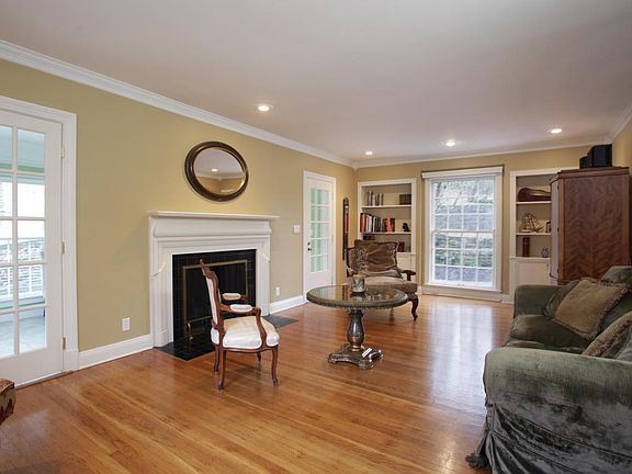 3rd image of 1800 Aberdeen Dr