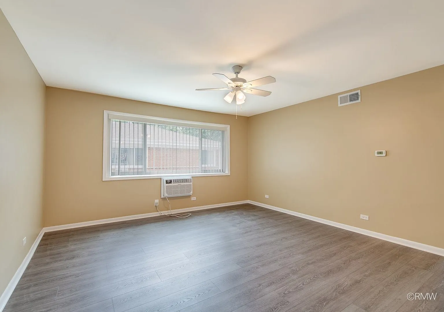 2 bed, 655 sqft, $1,850 — Photo 3