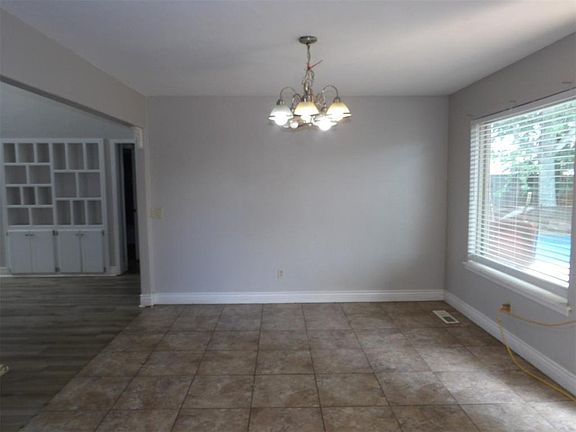 5th image of 1220 SW 107th St