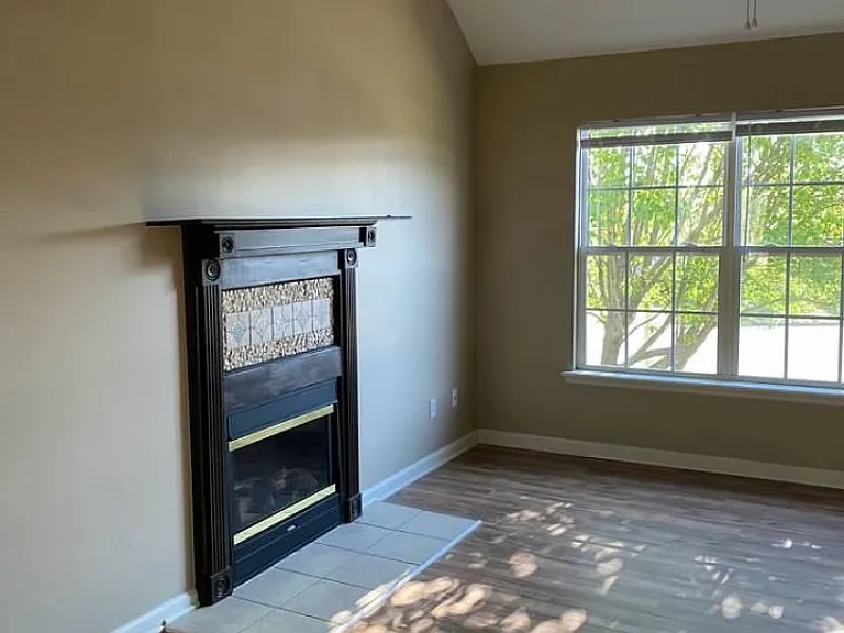 117 Eric Ct — Photo 2