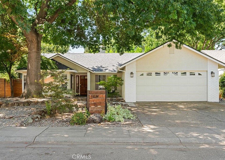 1st image of 10 Savannah Ln