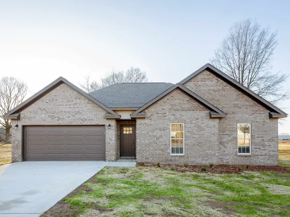 907 Leslie Ave, Tuscumbia, AL 35674