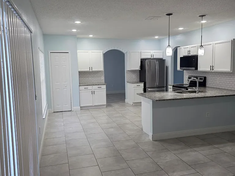 818 Mountbatten Ln — Photo 7