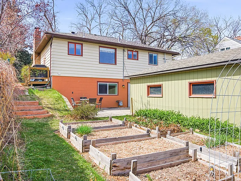 814 Stuart St — Photo 35