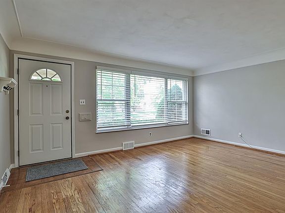 5th image of 1003 Hempstead Dr