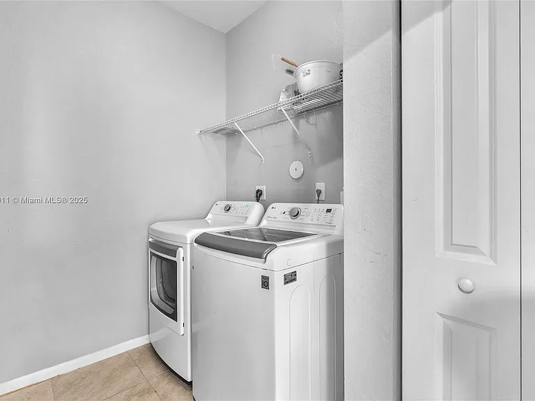 2190 SE 2nd St #2190 — Photo 3