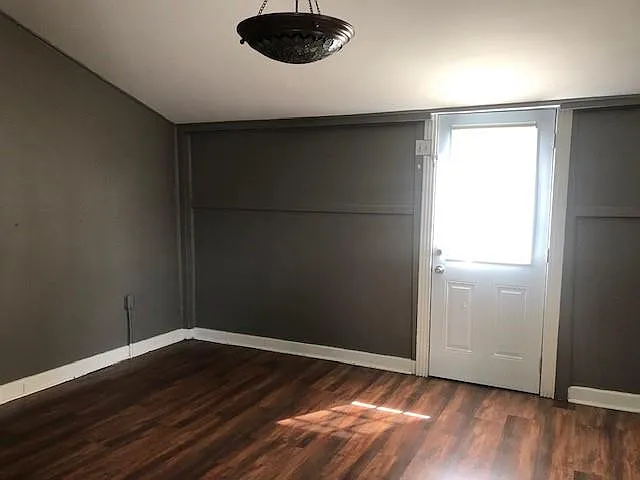 912 Newton St — Photo 9