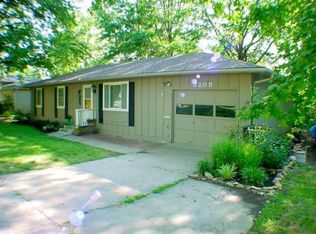 3205 SW Atwood Ave, Topeka, KS 66614