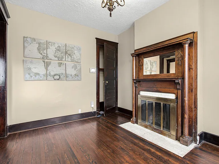 2036 N Talbott St — Photo 18