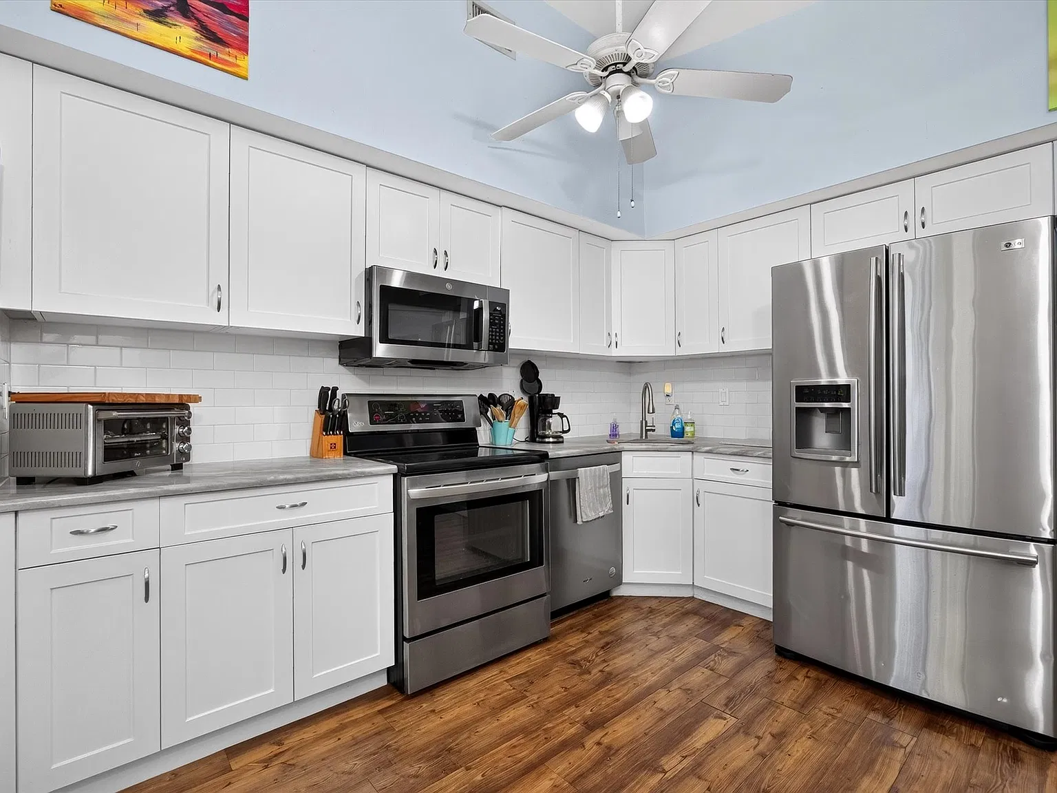 2 bed, 820 sqft, $2,200 — Photo 4