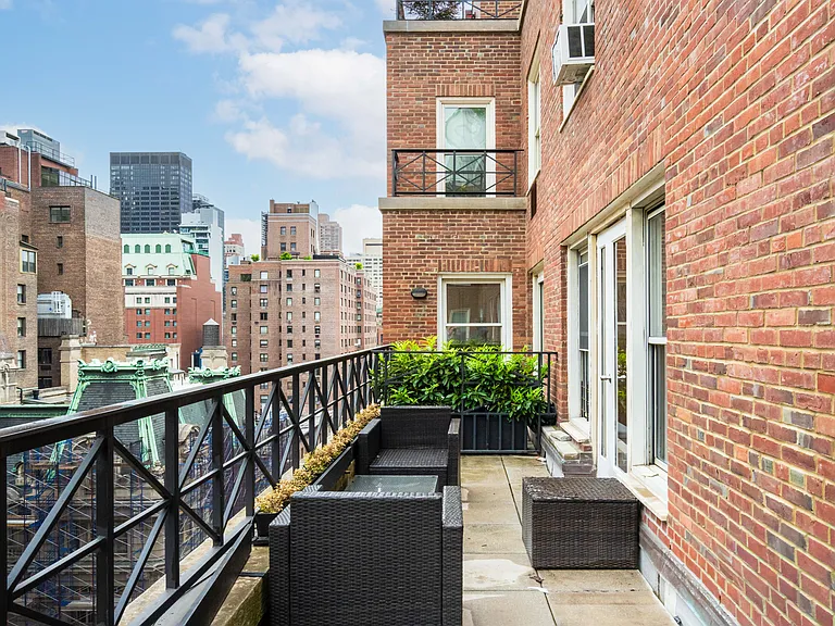 220 Madison Ave #14K — Photo 1