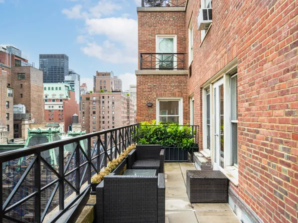 220 Madison Avenue image 1 of 16