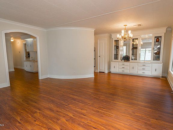 5th image of 7 Sherwood Dr
