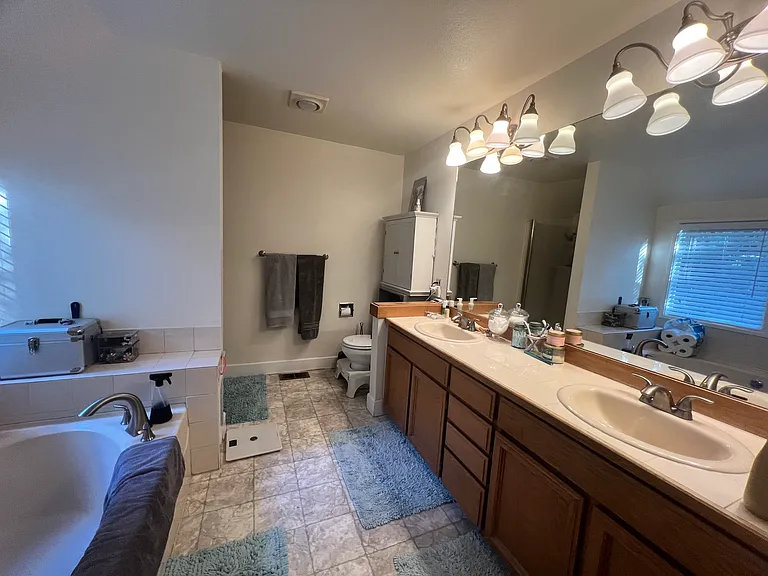 24118 SE 36th Pl — Photo 9