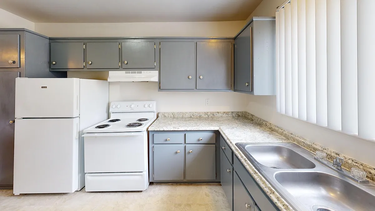 Building Photo - Denway Circle Apartments