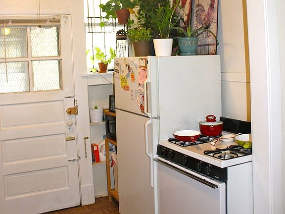 2nd image of 634 W Arlington Pl #3F6