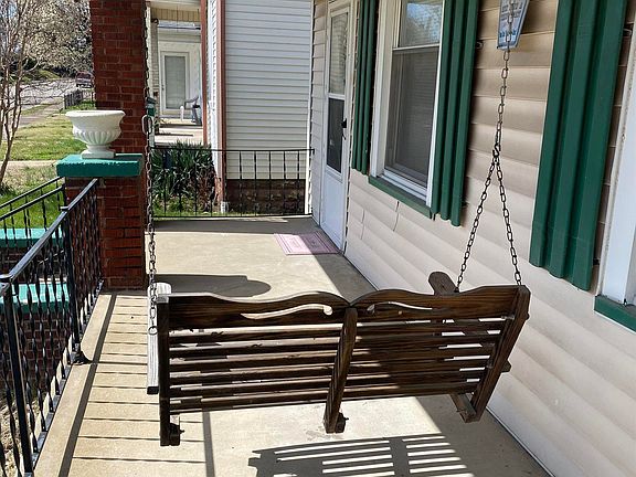 5th image of 710 Reis Ave