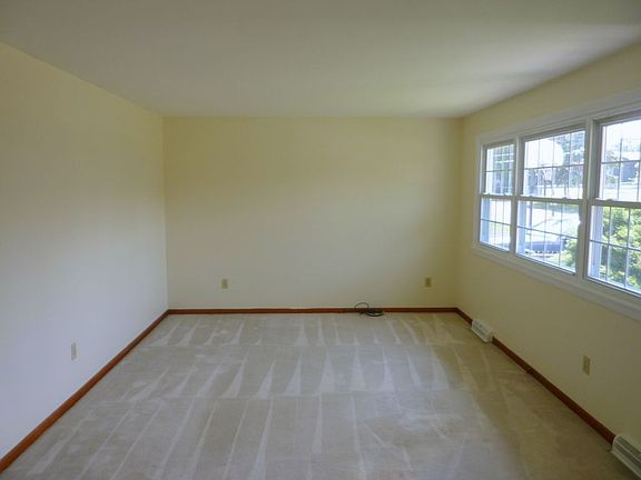 4th image of 410 Woods Ave N