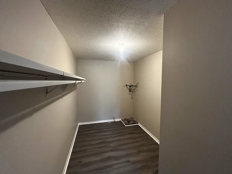 Willow Knolls Apartments — Photo 9