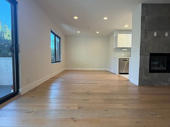 4th image of 1926 Manning Ave #90025