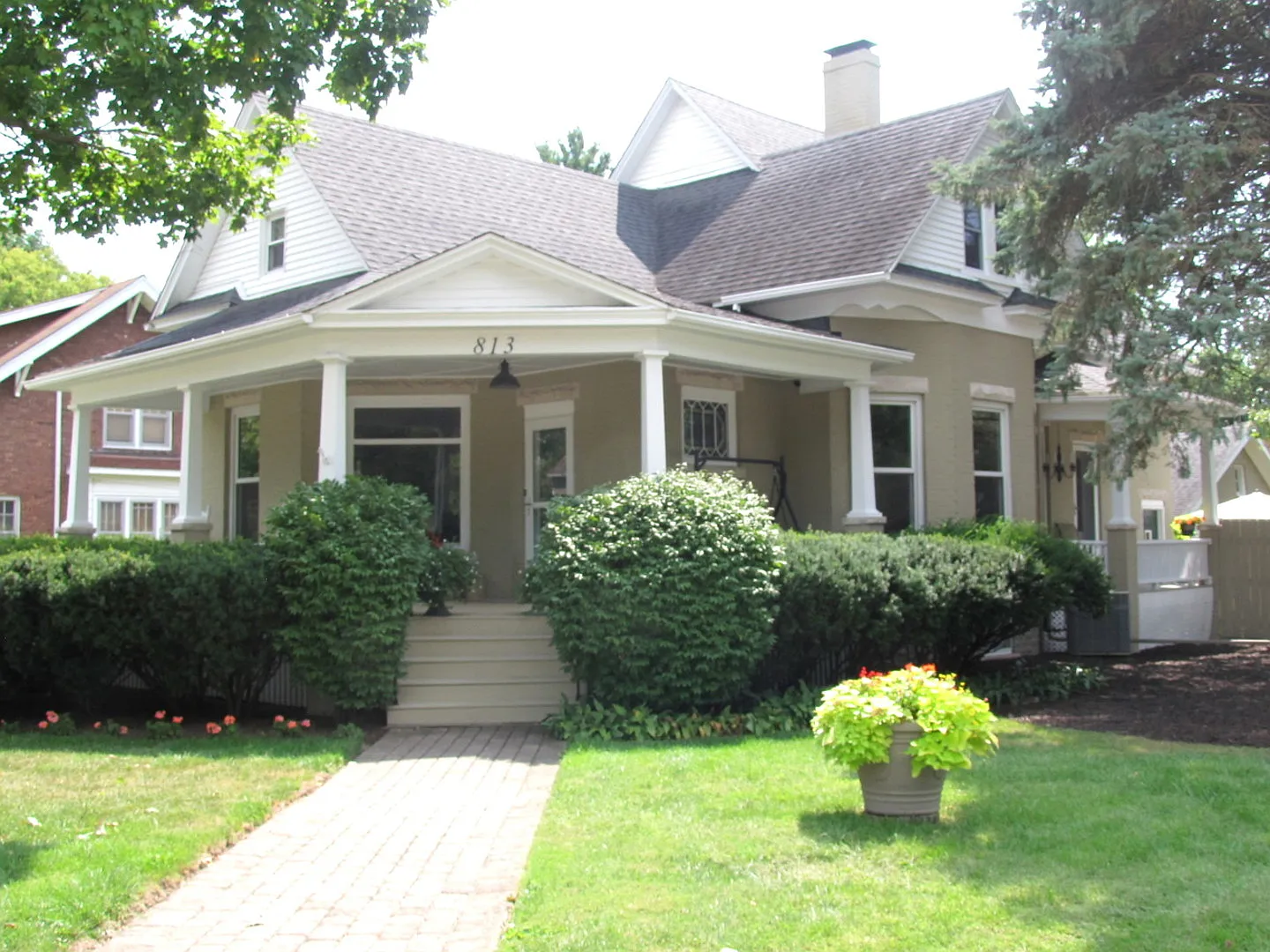813 W Healey St photo 1