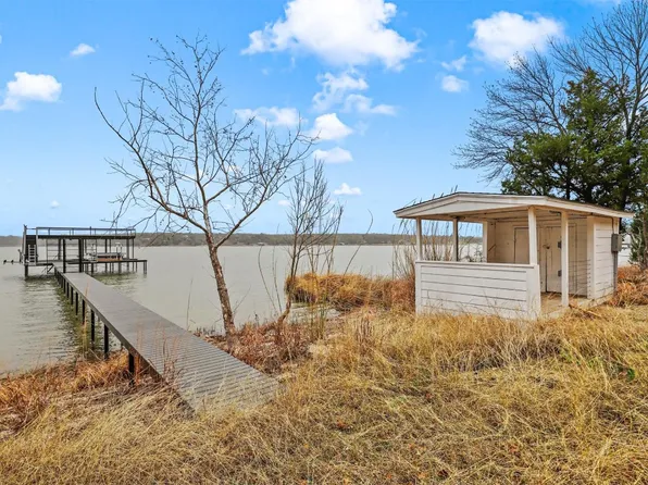 8501 Heron Dr, Fort Worth, TX 76108