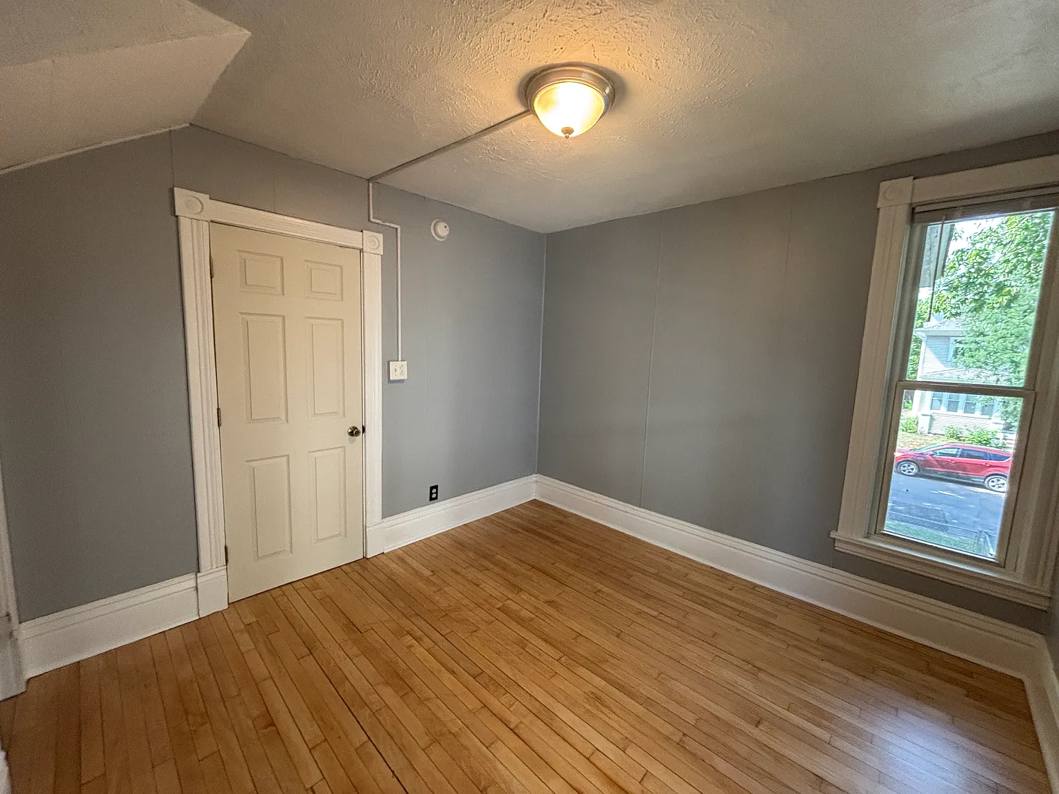 3 bed, 1115 sqft, $2,200 — Photo 3