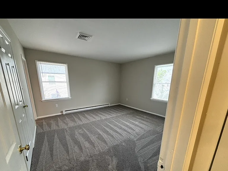 33 Lighthouse Dr #B — Photo 2
