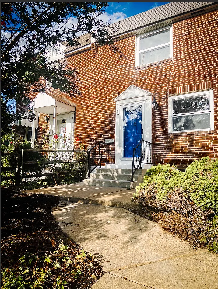 3 bed, 1125 sqft, $1,896 — Photo 1