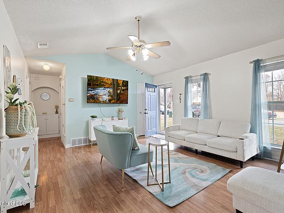 4th image of 10309 Curtis Dr