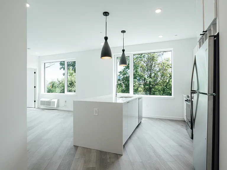 130 Monitor Street — Photo 9