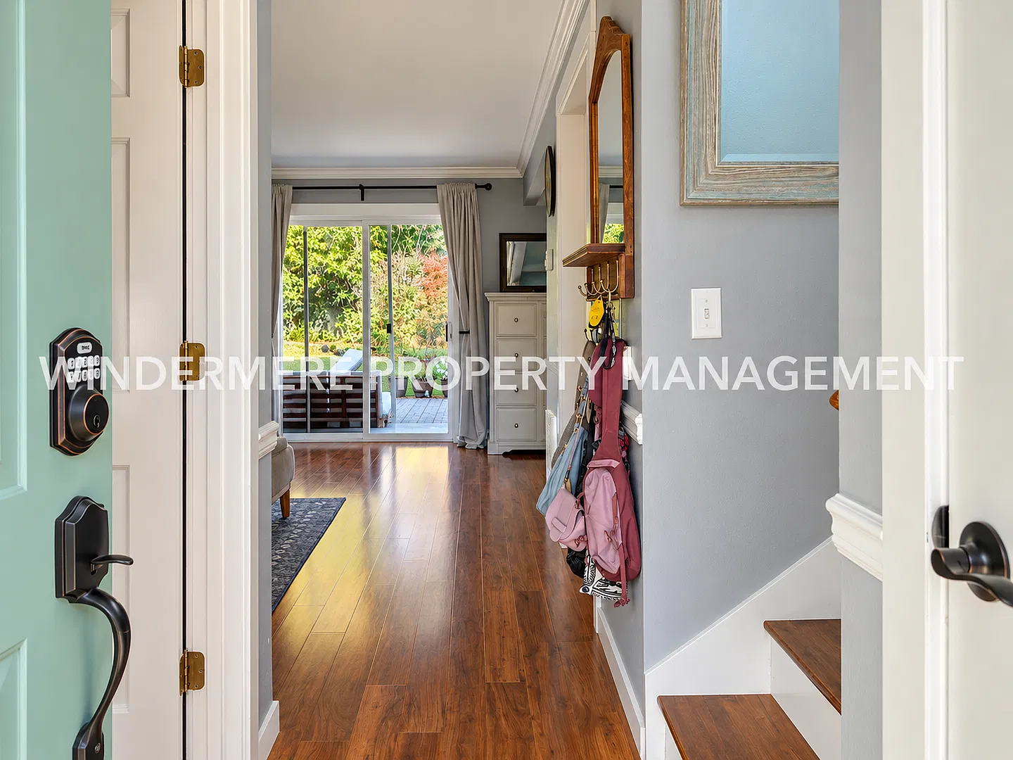 Charming Poulsbo Townhome in Town Location, Fully Fenced Yard, Community Playground — Photo 2