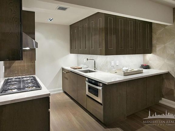 2nd image of 21 W 86th St APT 7A