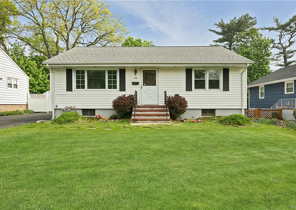 1st image of 136 Castle Heights Ave